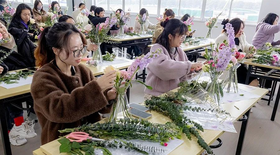 花开十里，美丽如你 | 97522国际游戏储能举办三八妇女节艺术DIY活动